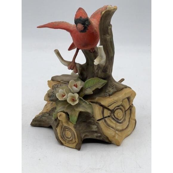 Vintage Cardinal Music Figurine – Wind-Up – 6" Tall – Charming Woodland Design - Picture 1 of 16